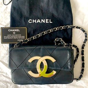 Authentic vintage quilted mini flap Chanel bag w/ silver chain strap & logo